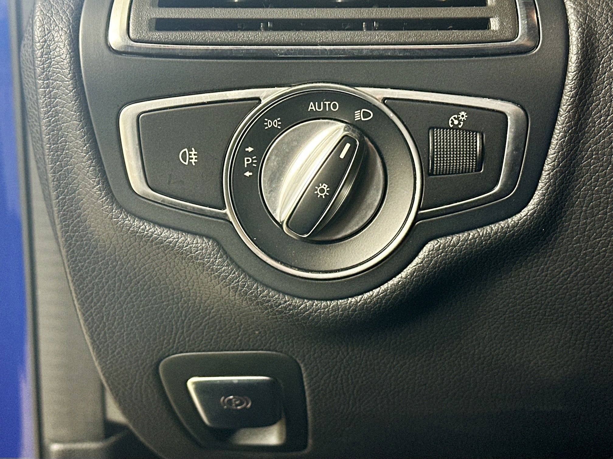 Certified 2019 Mercedes-Benz C 300 4MATIC Sedan image 11