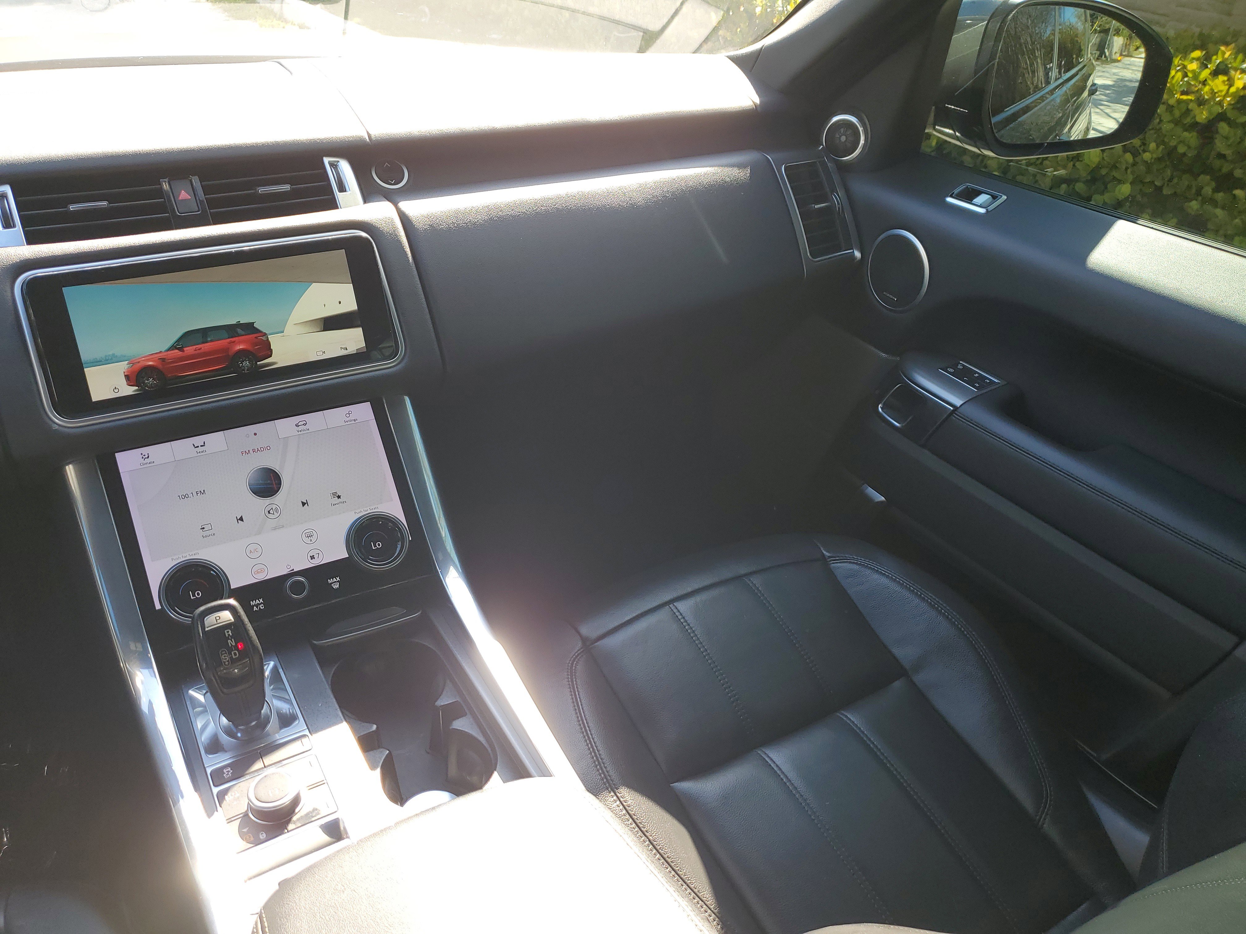 Used 2018 Land Rover Range Rover Sport SE image 17