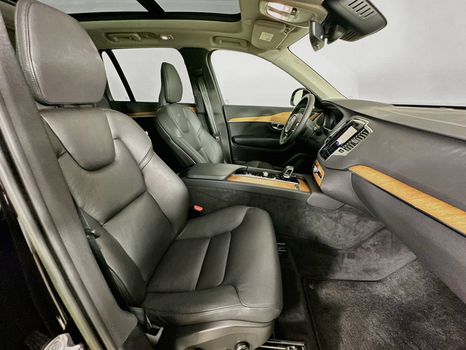 Used 2023 Volvo XC90 B6 Plus AWD/4WD image 43