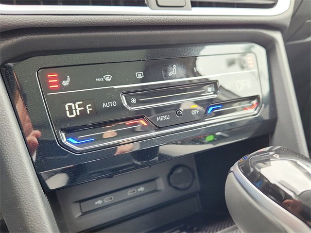 New 2025 Volkswagen Taos SE image 14