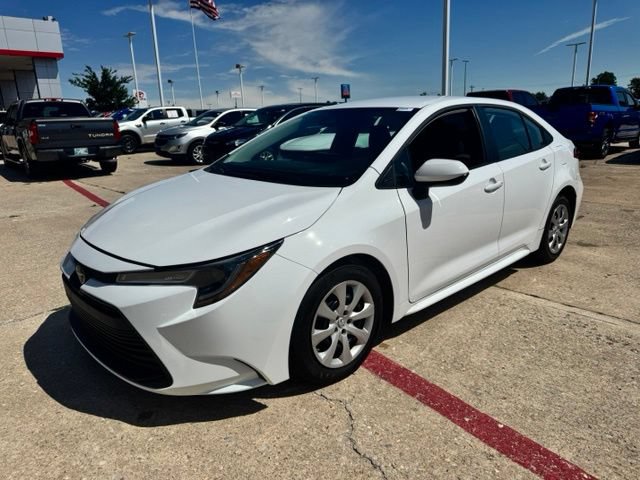 Used 2025 Toyota Corolla LE FWD image 3
