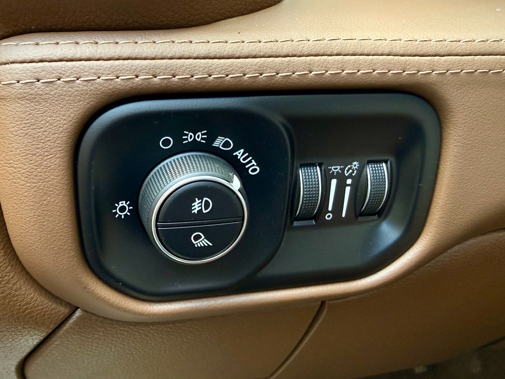 Used 2024 RAM 2500 Limited w/ Towing Technology Group AWD/4WD image 13