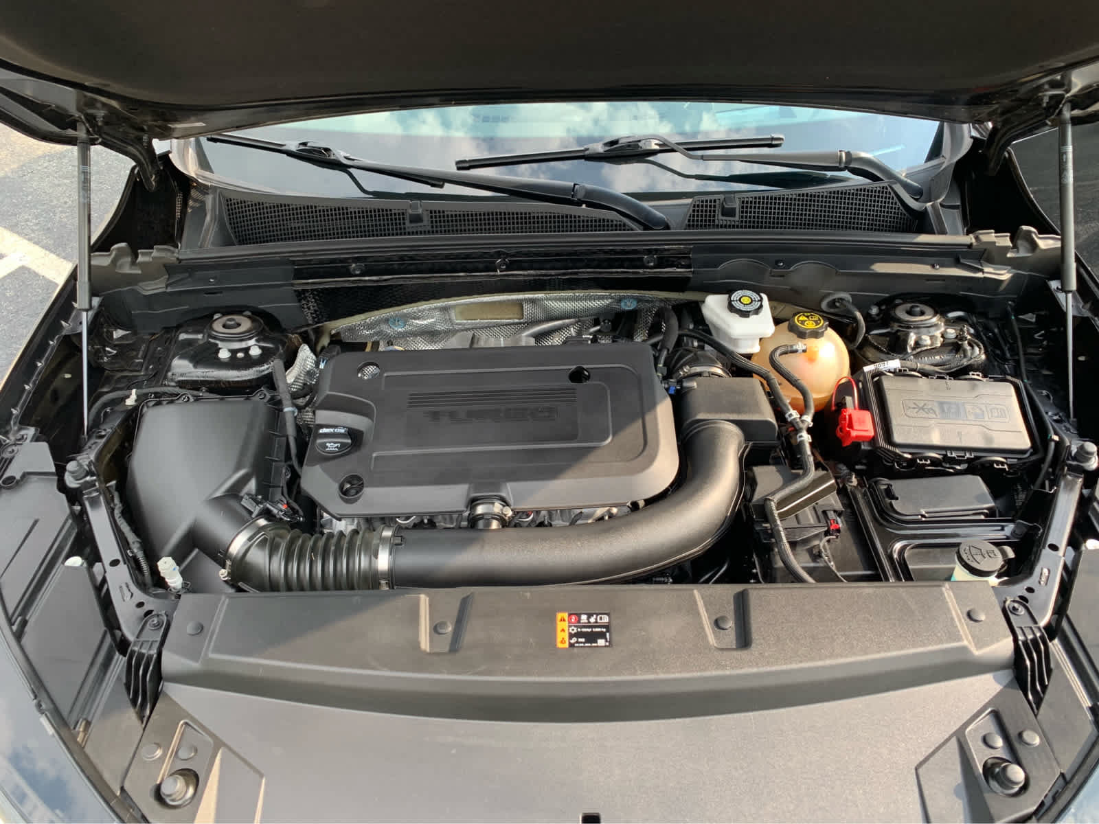 Used 2022 Buick Envision Essence w/ Technology Package I AWD/4WD image 9