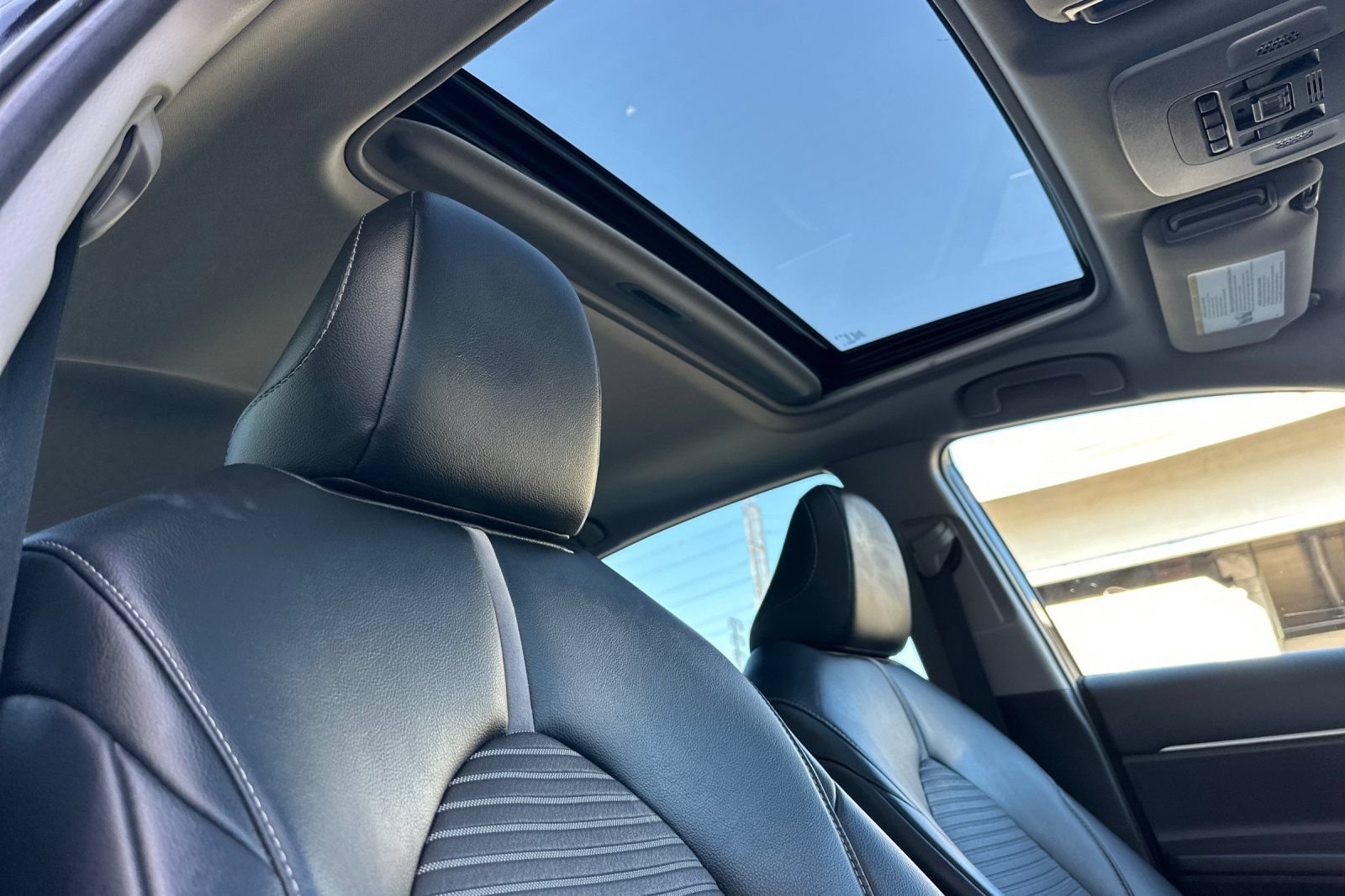 Used 2019 Toyota Camry SE FWD image 20