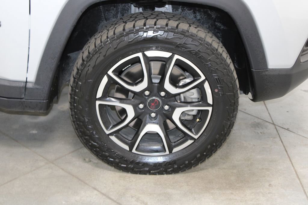 Used 2025 Jeep Compass Trailhawk image 13
