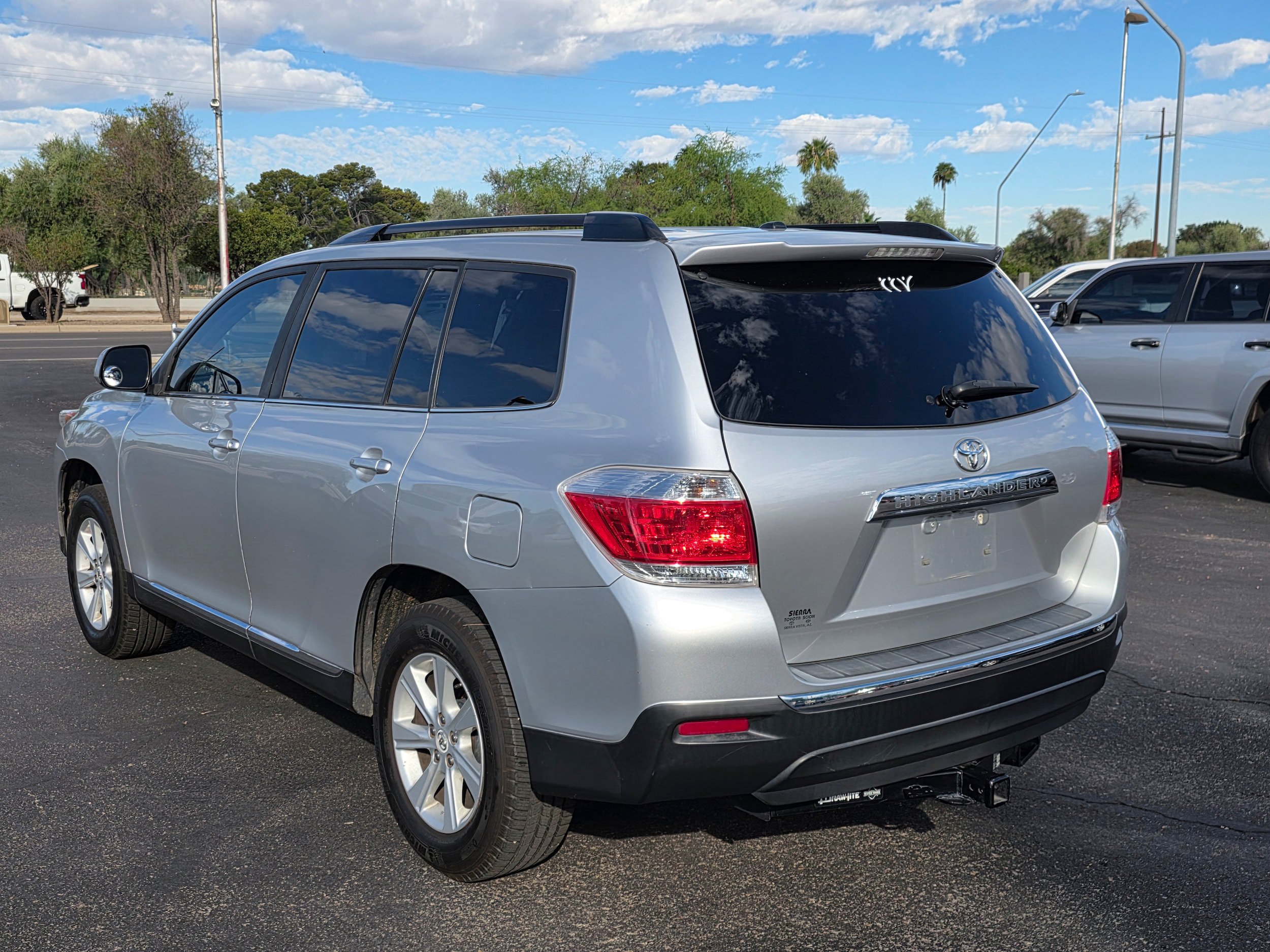 Used 2012 Toyota Highlander FWD w/ Tech Pkg image 3