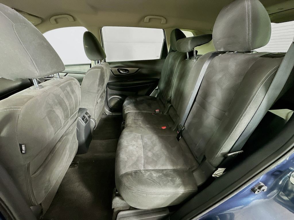 Used 2015 Nissan Rogue SV image 30