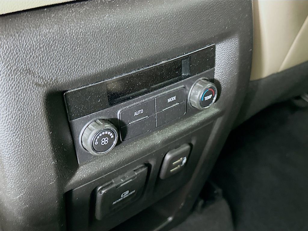 Used 2023 Chevrolet Traverse LT w/ LT Premium Package image 33