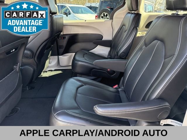 Used 2024 Chrysler Pacifica Touring-L FWD image 19
