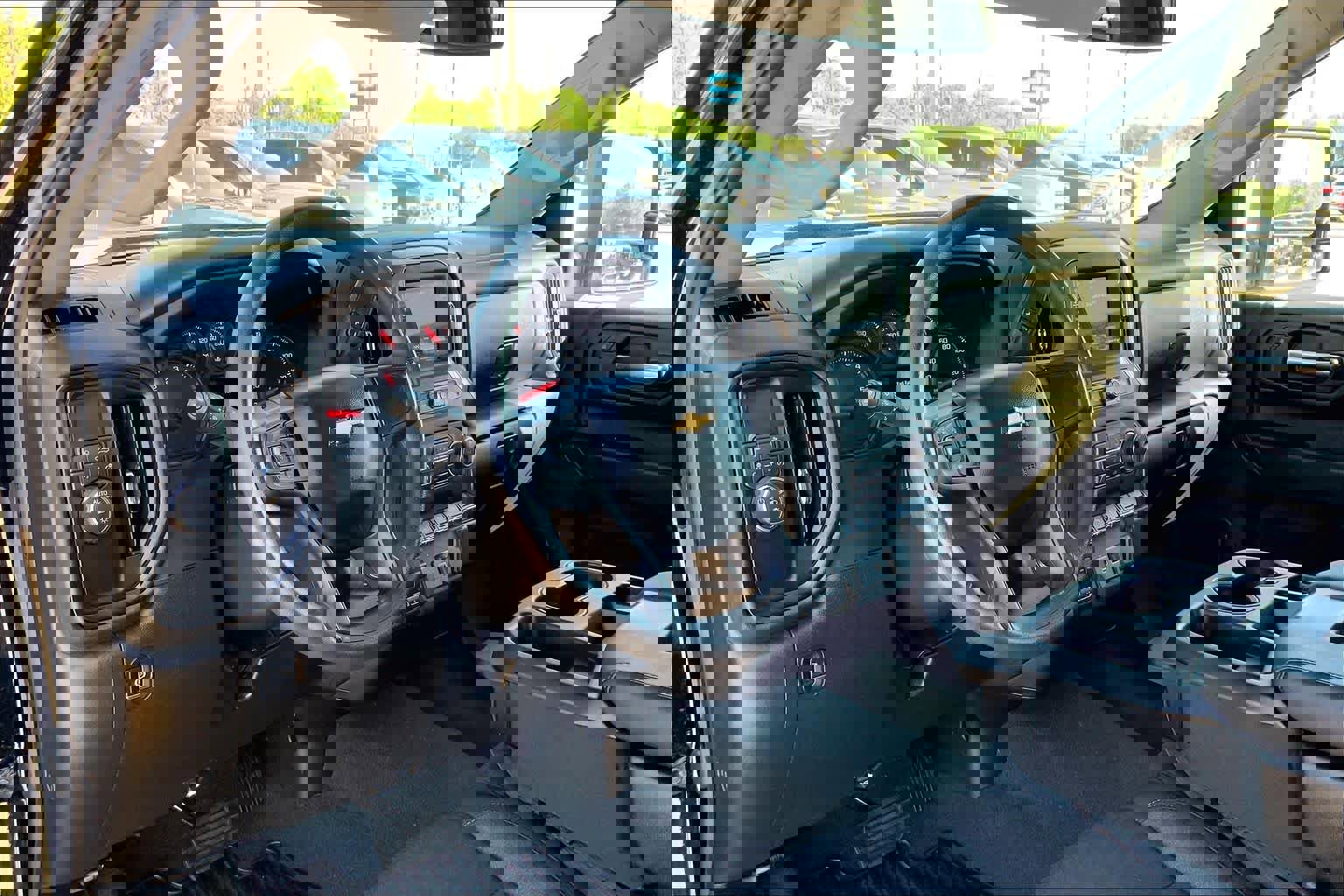 Used 2025 Chevrolet Silverado 2500 Custom w/ Custom Value Package image 17