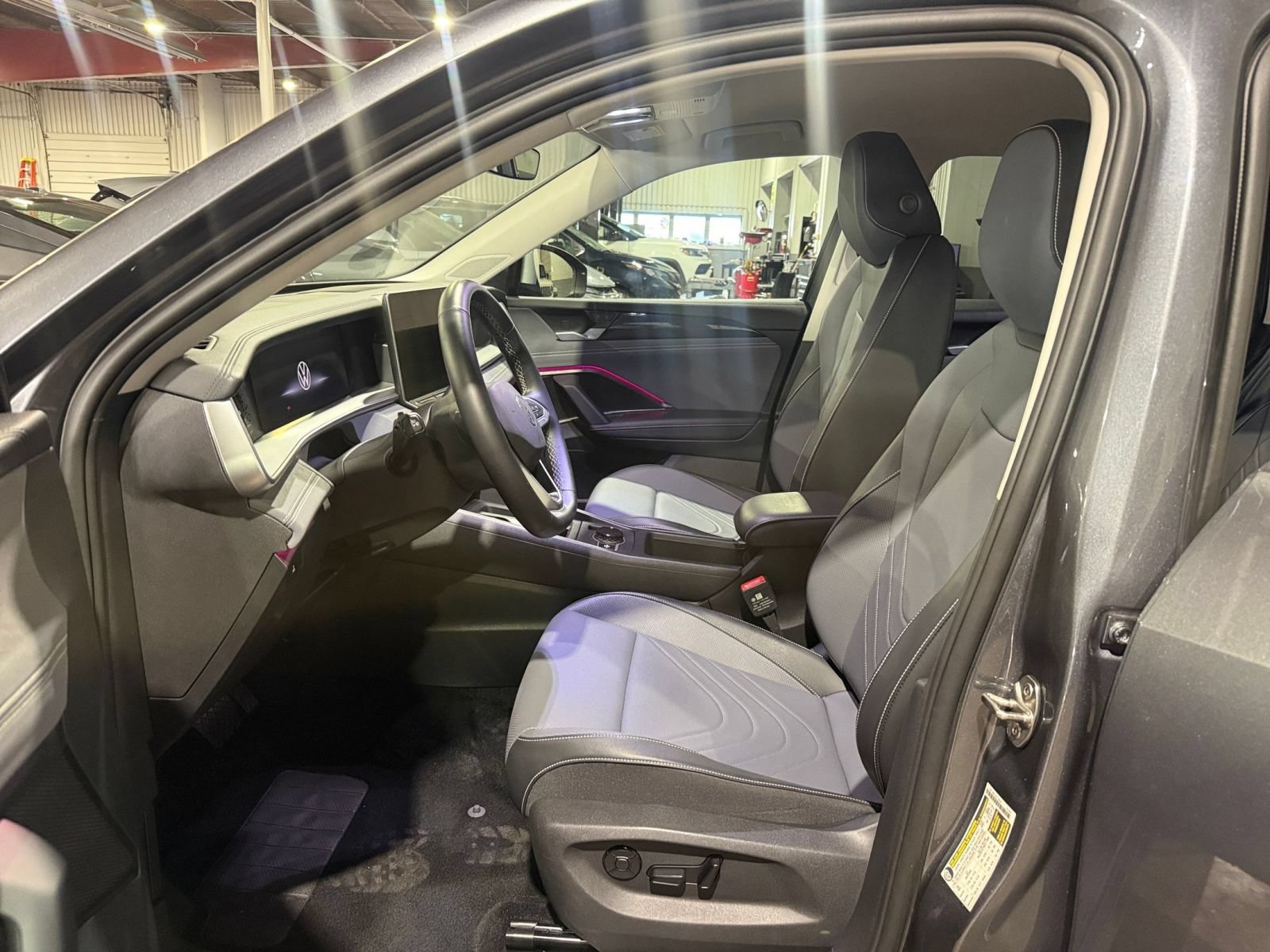 Used 2026 Volkswagen Tiguan SE AWD/4WD image 28