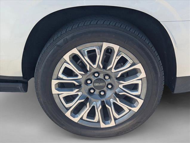 Used 2023 GMC Yukon XL Denali Ultimate AWD/4WD image 6