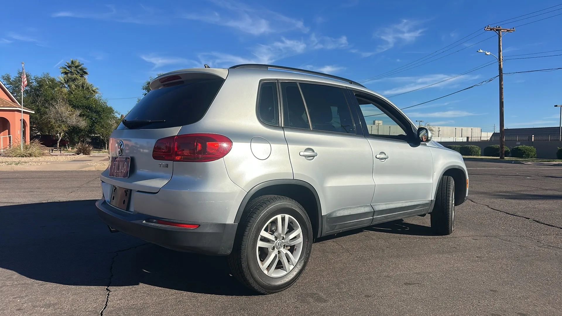 Used 2017 Volkswagen Tiguan S image 5