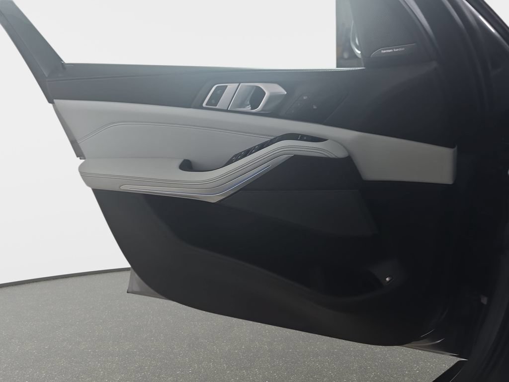 Certified 2025 BMW X5 xDrive50e AWD/4WD image 27