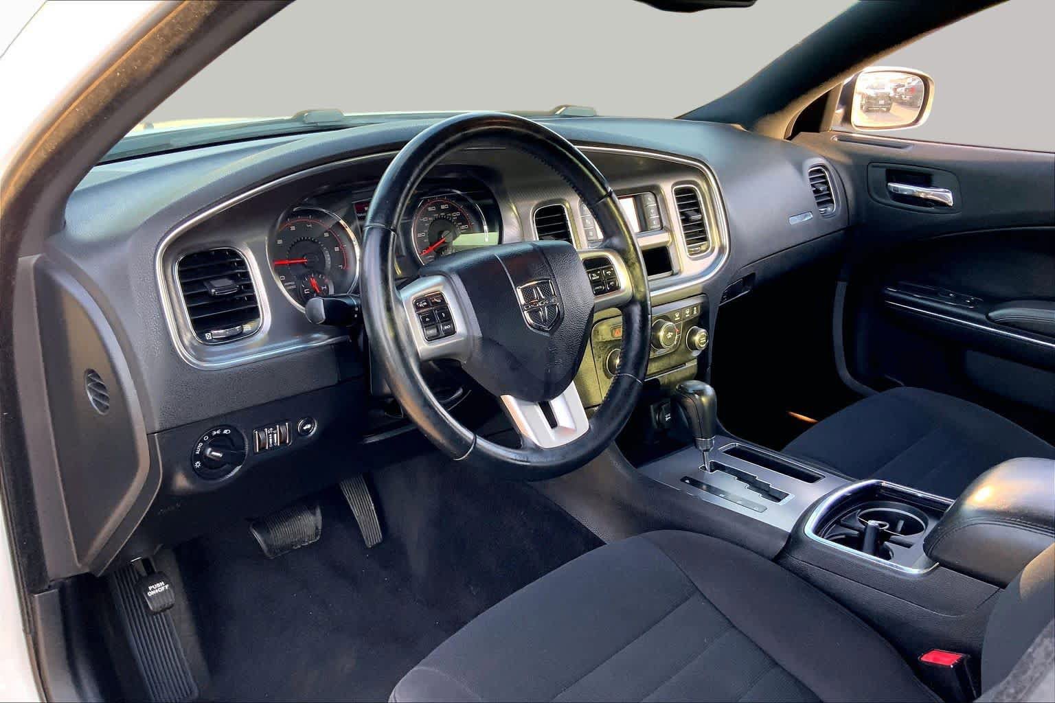 Used 2014 Dodge Charger SE w/ Connectivity Group RWD image 16