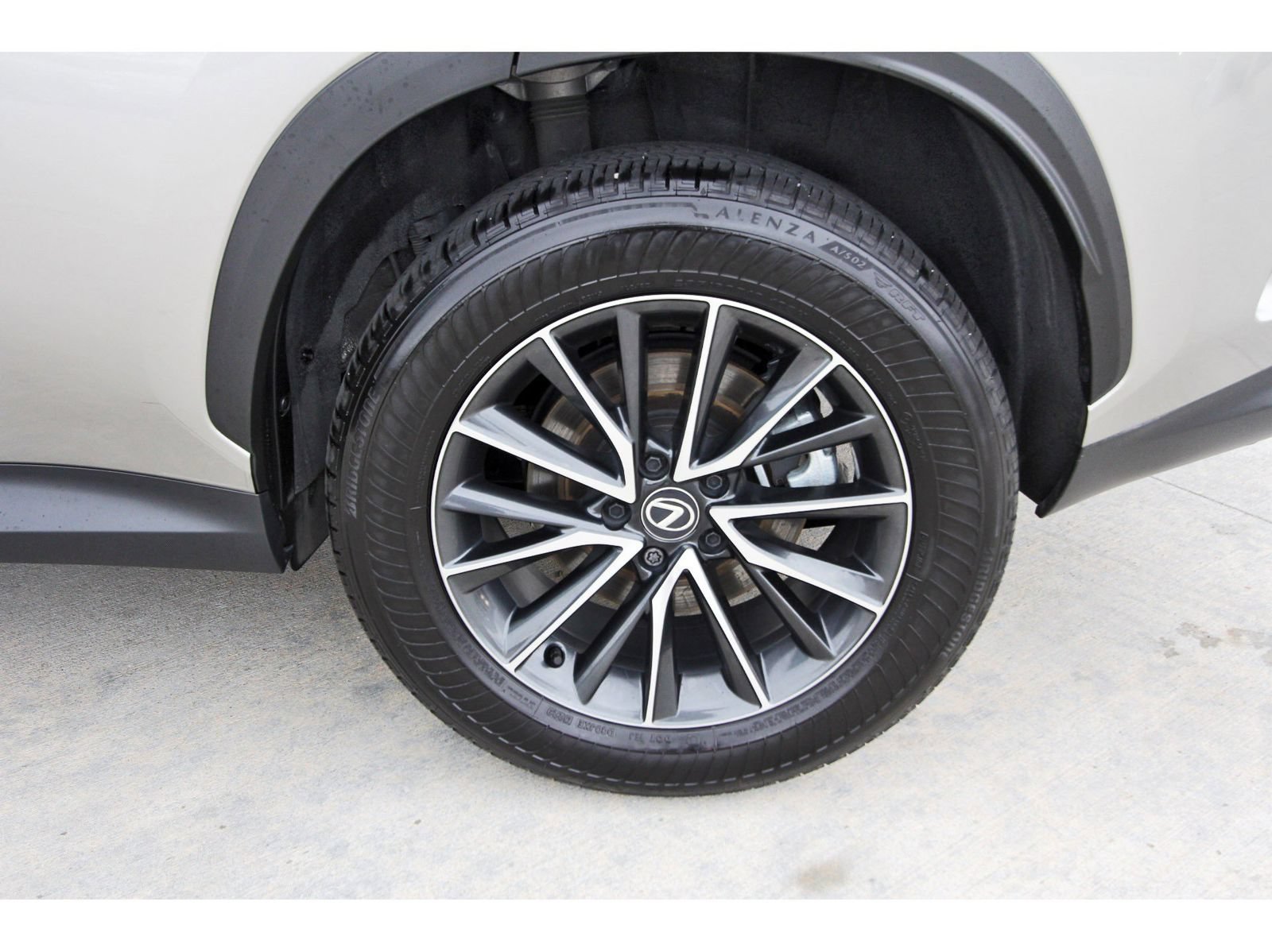 Used 2025 Lexus NX 250 FWD w/ Towing Package (2000 Lbs) image 30
