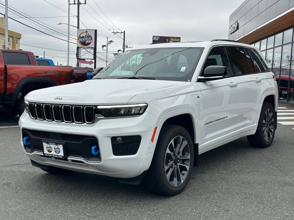 New 2024 Jeep Grand Cherokee Overland w/ Advanced Protech Group III AWD/4WD image 4
