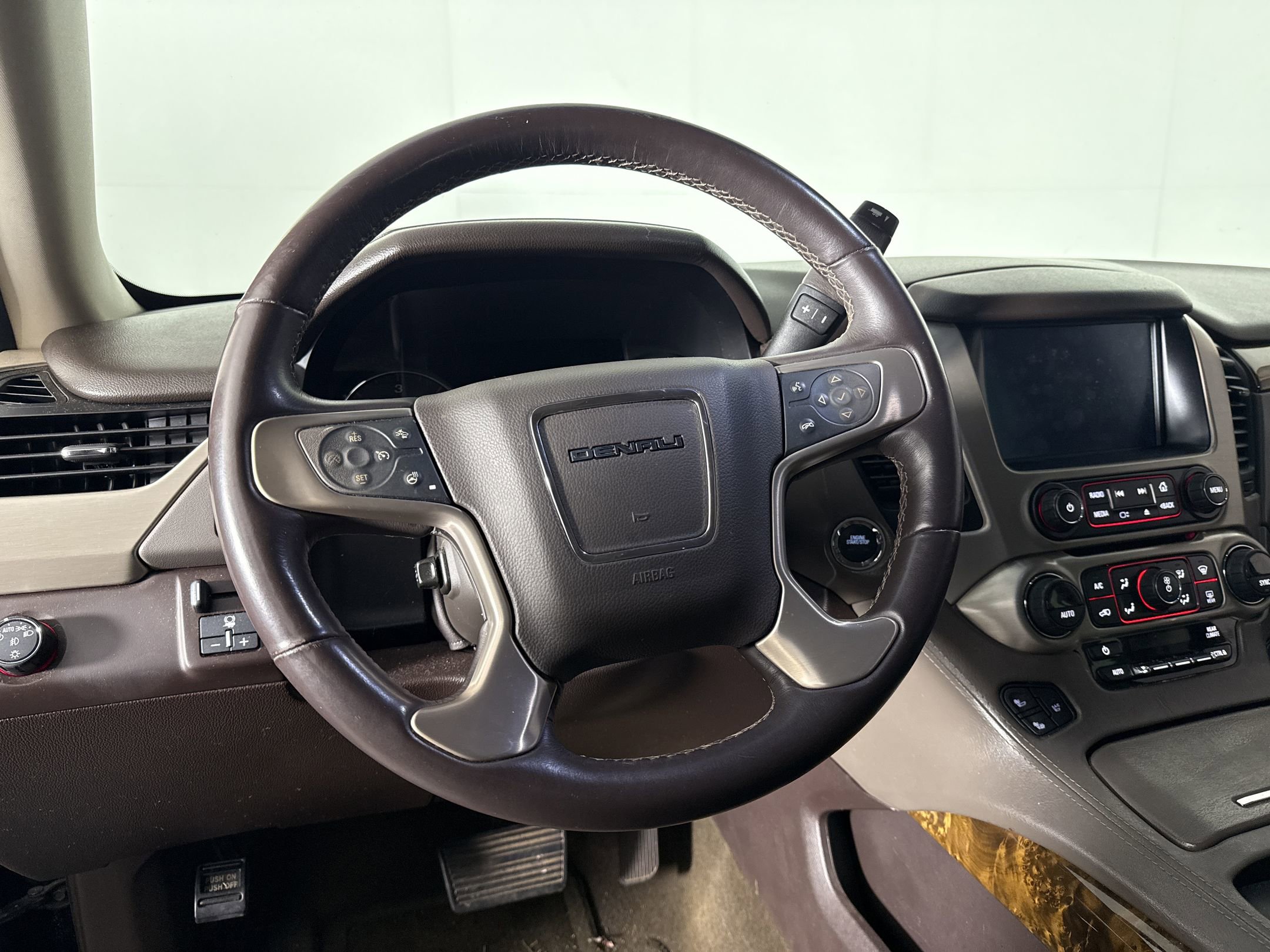 Used 2015 GMC Yukon Denali w/ Open Road Package RWD image 18