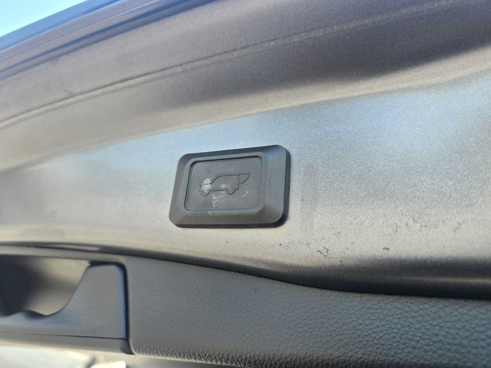 Used 2020 Toyota RAV4 XLE w/ Convenience Package AWD/4WD image 15