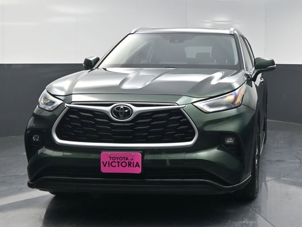 Used 2023 Toyota Highlander XLE image 16