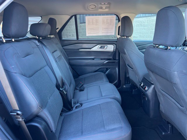 Used 2025 Ford Explorer Active AWD/4WD image 14
