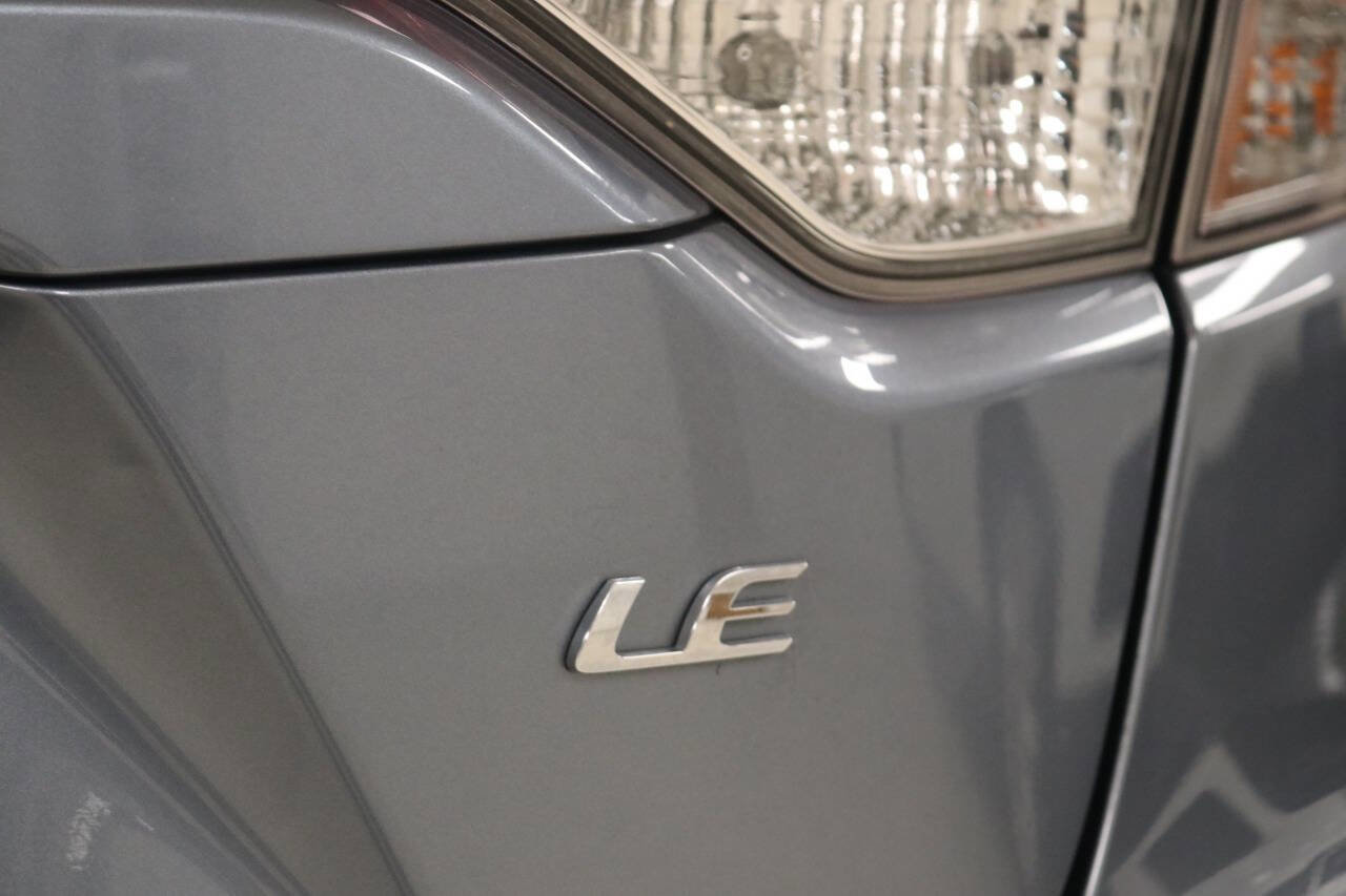 Used 2022 Toyota Corolla LE image 97