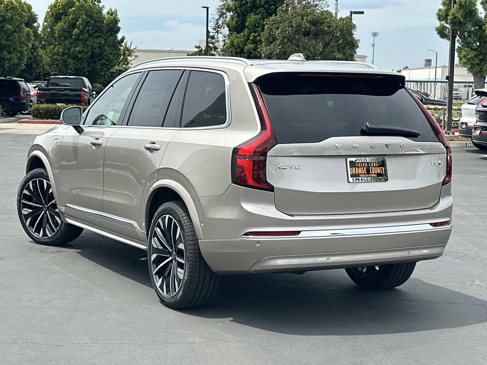 New 2026 Volvo XC90 T8 Plus w/ Protection Package Premier AWD/4WD image 5