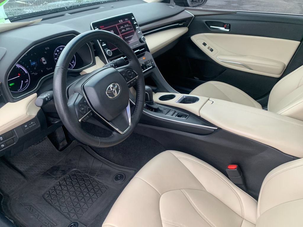 Used 2022 Toyota Avalon XLE w/ Moonroof Package FWD image 11
