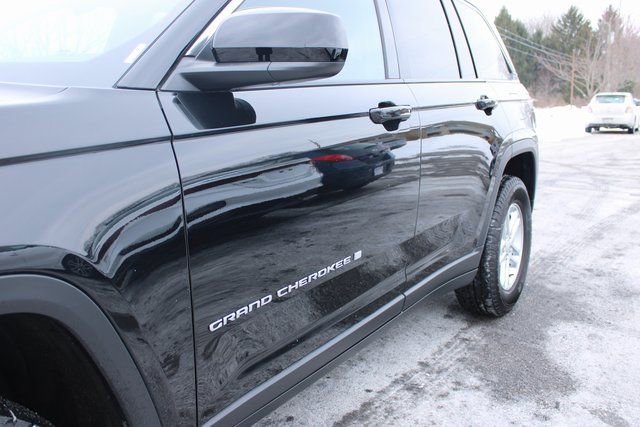 Used 2025 Jeep Grand Cherokee Laredo w/ Luxury Tech Group I AWD/4WD image 45