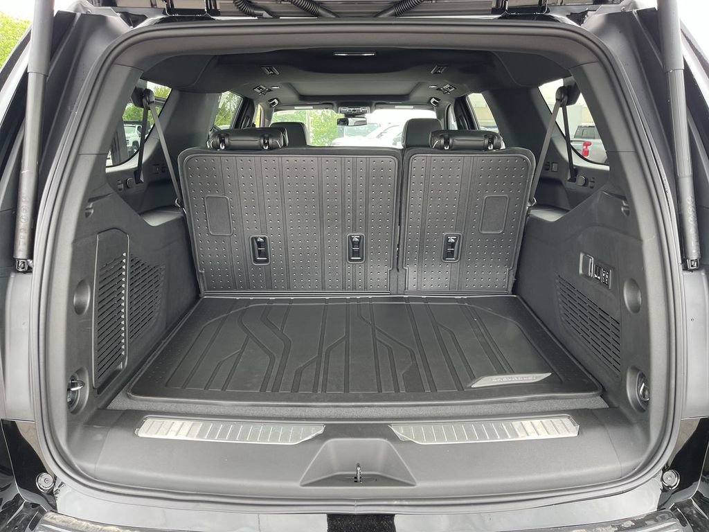 New 2026 Chevrolet Suburban Premier w/ Sun And Tow Package AWD/4WD image 24
