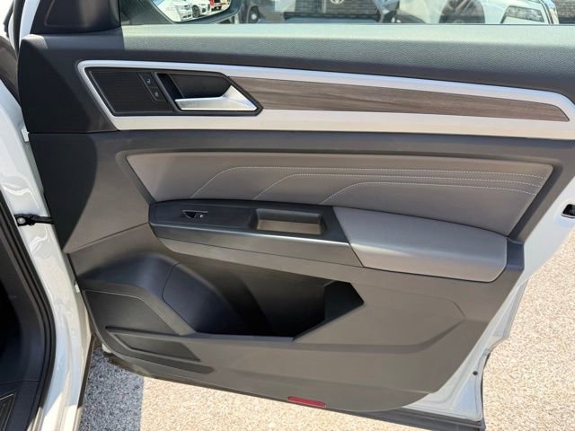 Used 2023 Volkswagen Atlas SEL AWD/4WD image 18