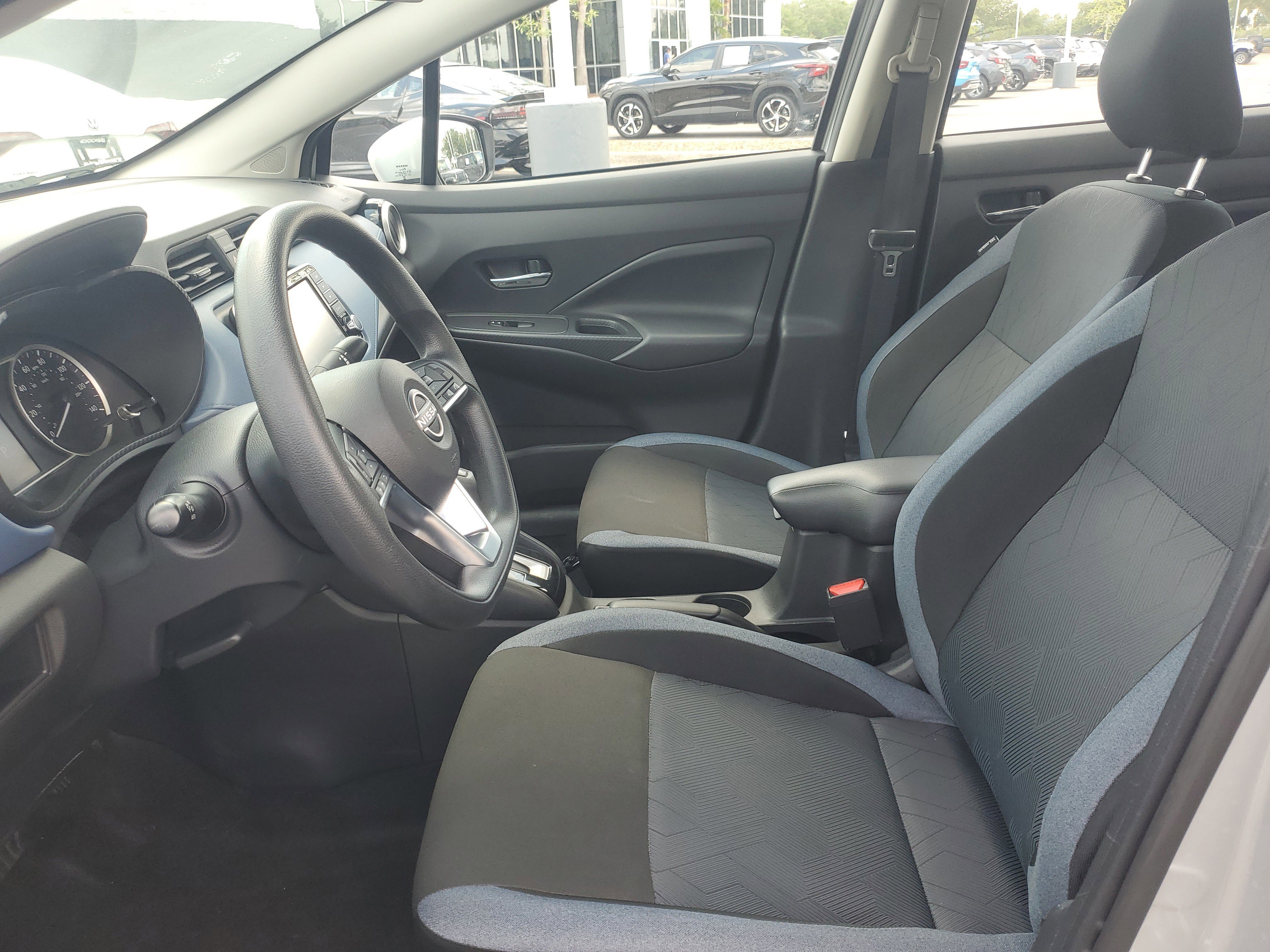 Used 2025 Nissan Versa SV FWD image 11