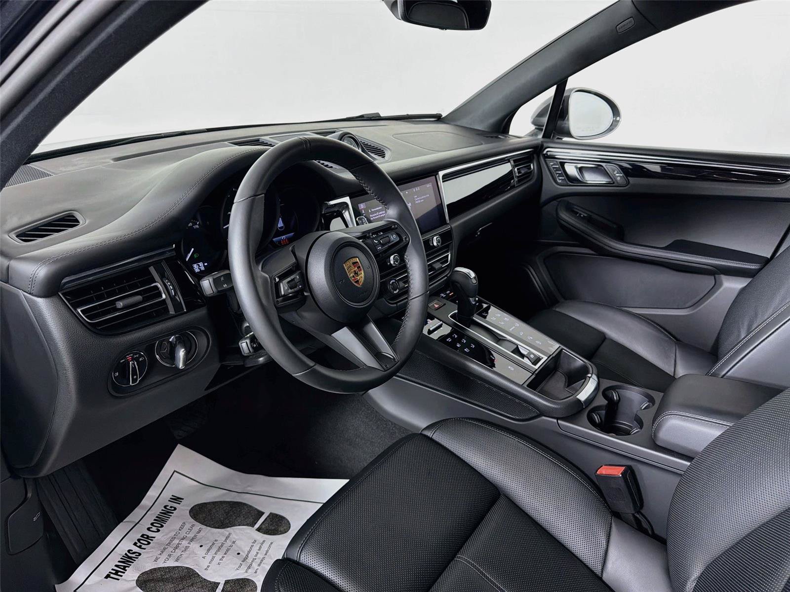 Certified 2026 Porsche Macan Turbo AWD/4WD image 4