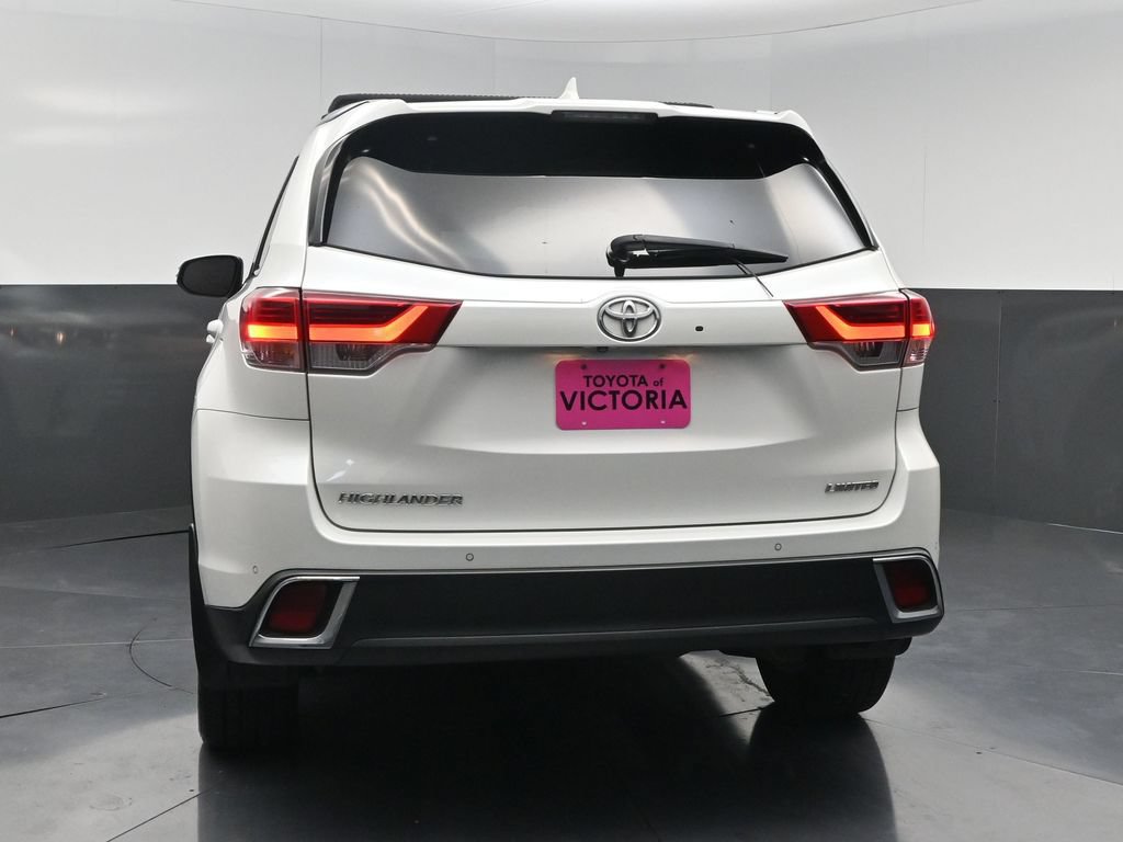 Used 2019 Toyota Highlander Limited FWD image 17