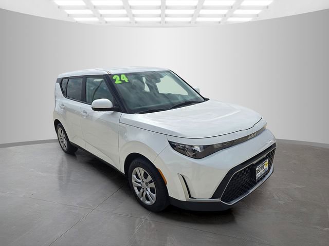 Used 2024 Kia Soul LX FWD image 3