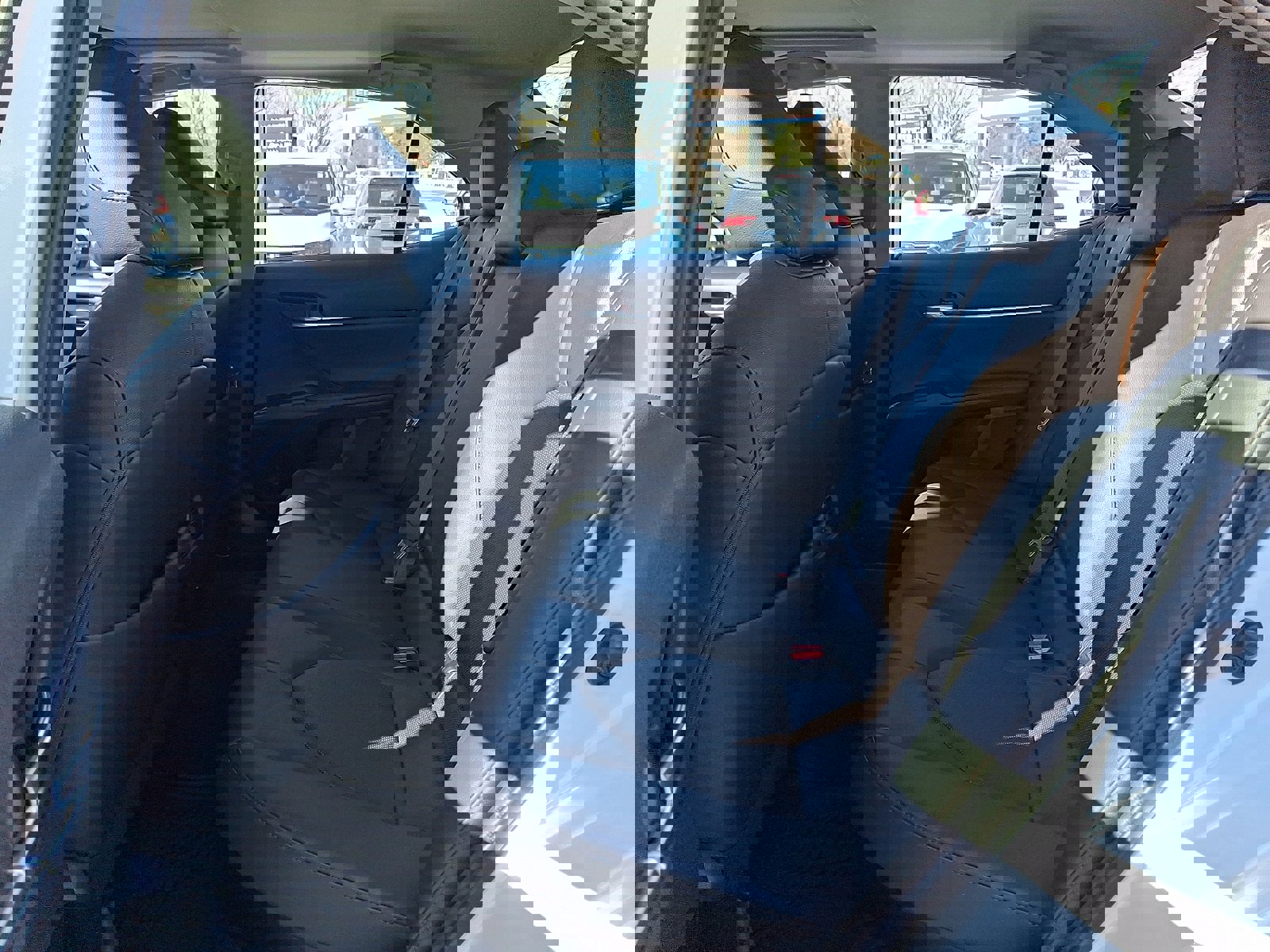 Used 2020 Toyota Camry XLE w/ Sunroof Package image 10