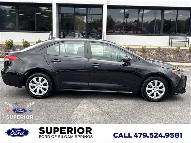 Used 2025 Toyota Corolla LE FWD image 2