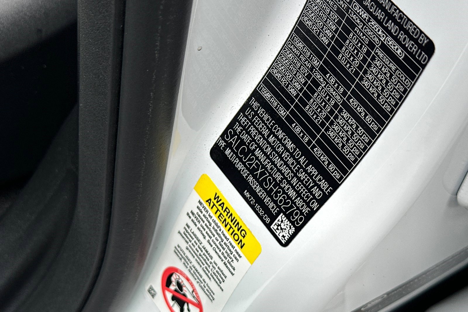 Used 2025 Land Rover Discovery Sport S image 37