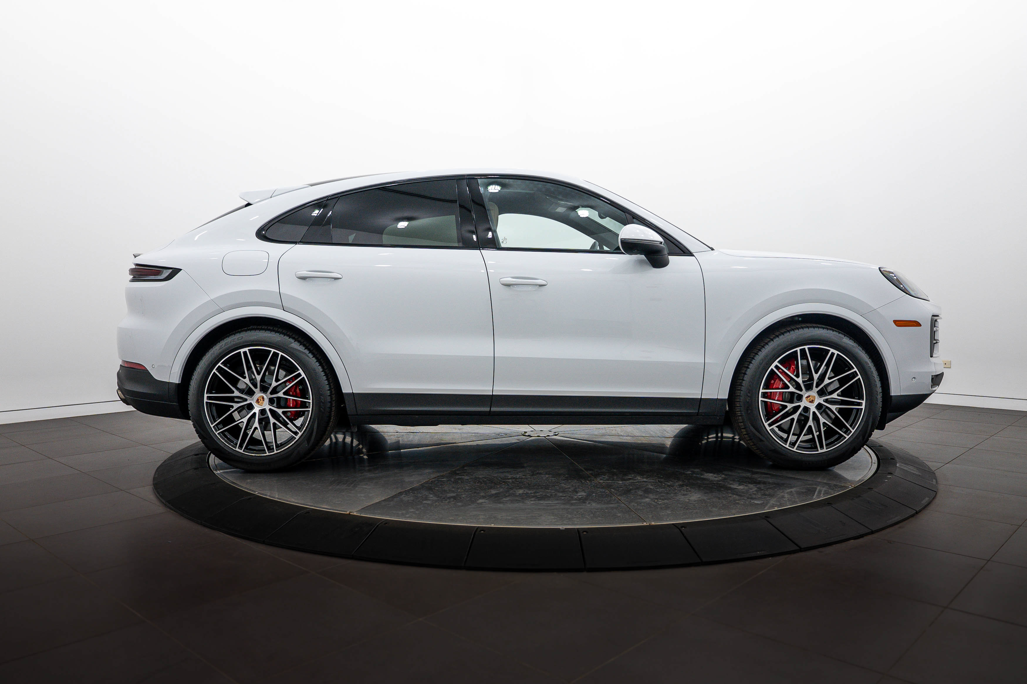 Certified 2026 Porsche Cayenne S AWD/4WD image 8