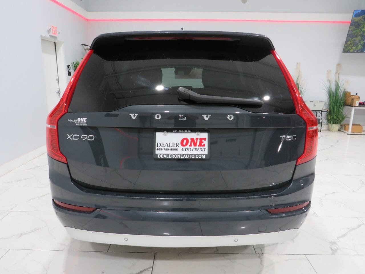 Used 2022 Volvo XC90 T5 Momentum image 5