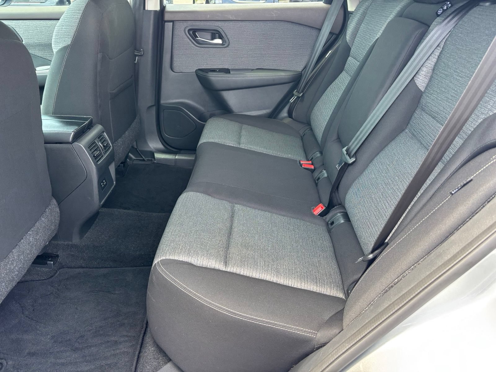 Used 2023 Nissan Rogue SV AWD/4WD image 16