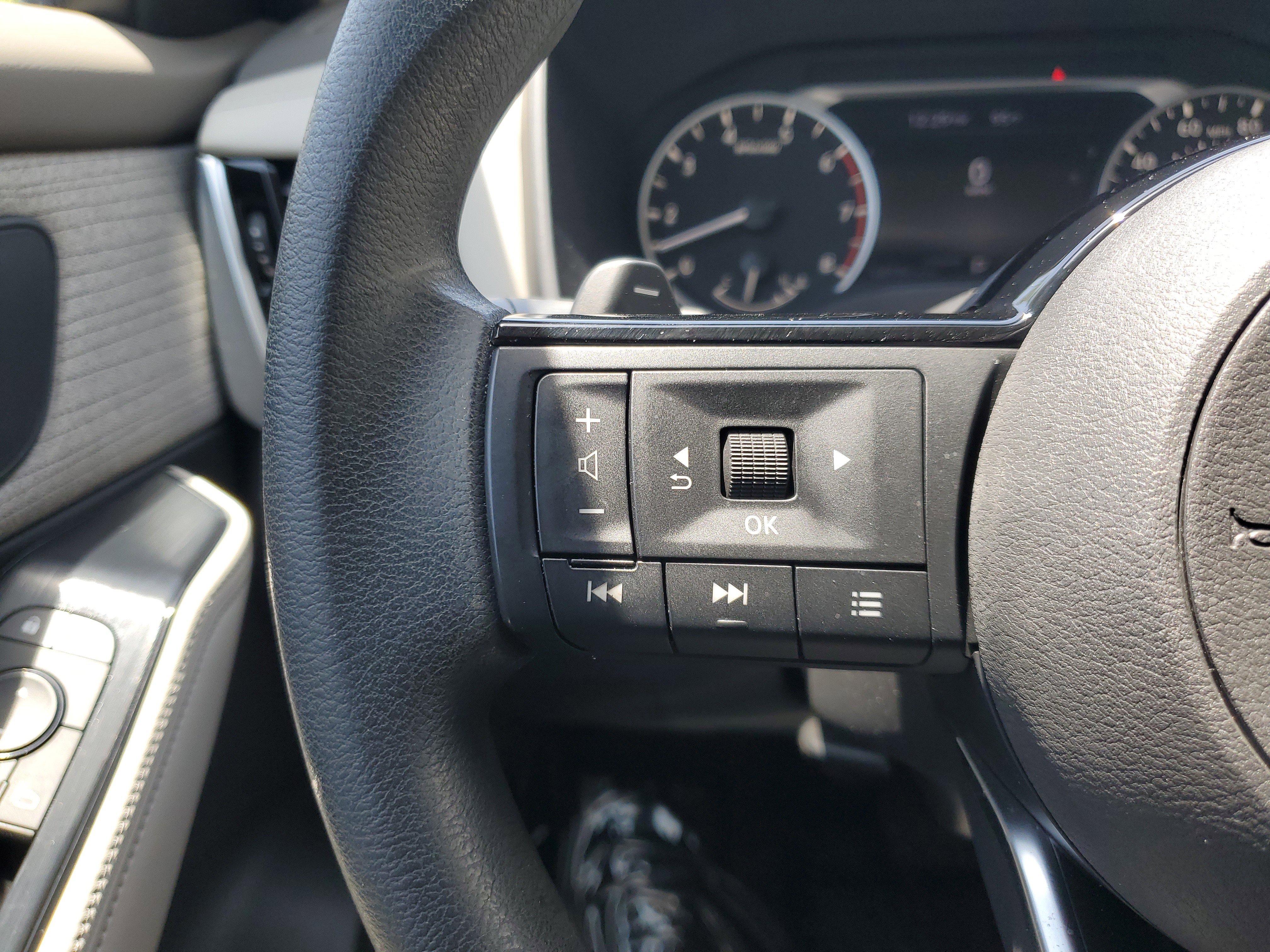 Certified 2023 Nissan Rogue SV image 18