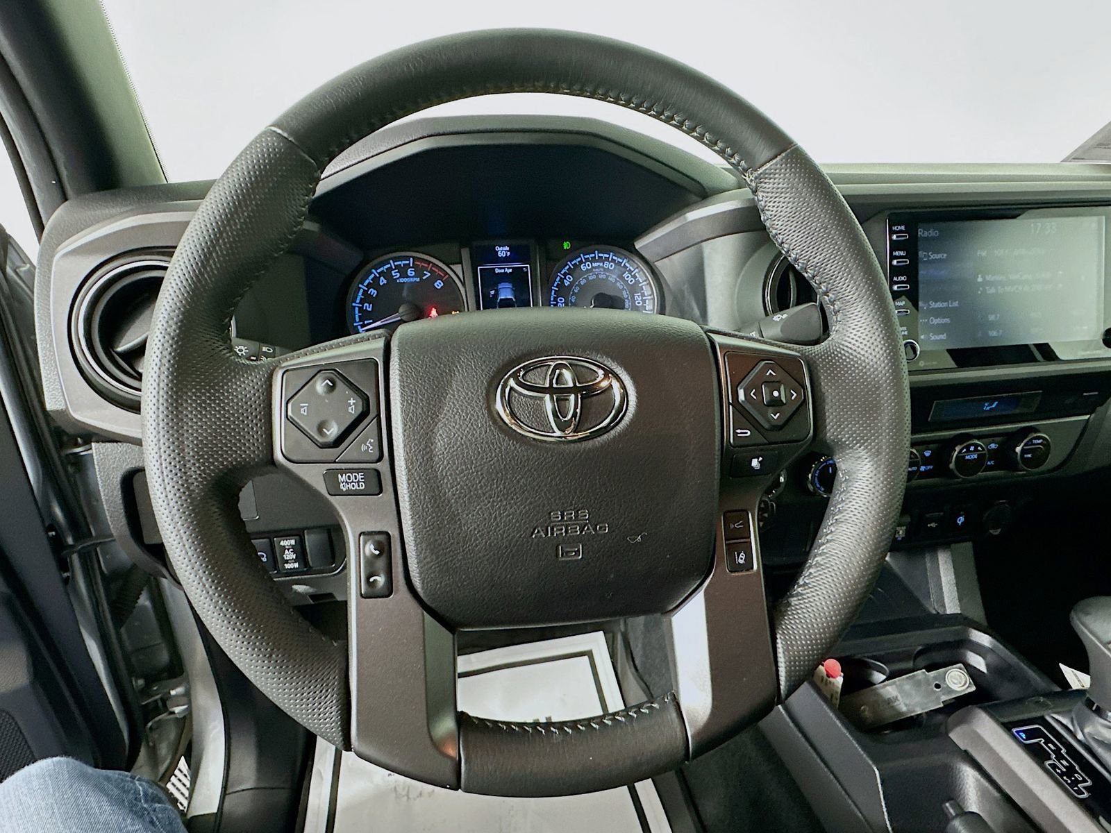 Used 2022 Toyota Tacoma TRD Off-Road image 11