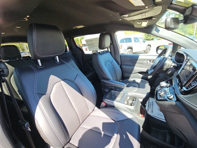 New 2026 Chrysler Pacifica Select image 29