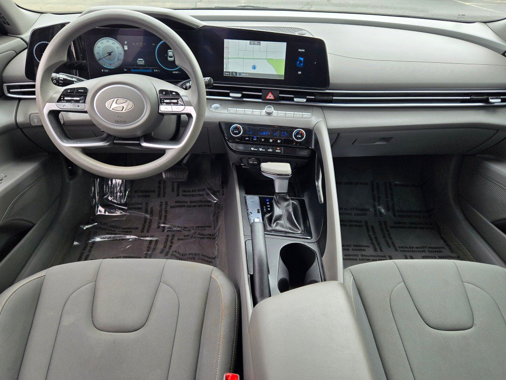 Used 2024 Hyundai Elantra SEL FWD image 17