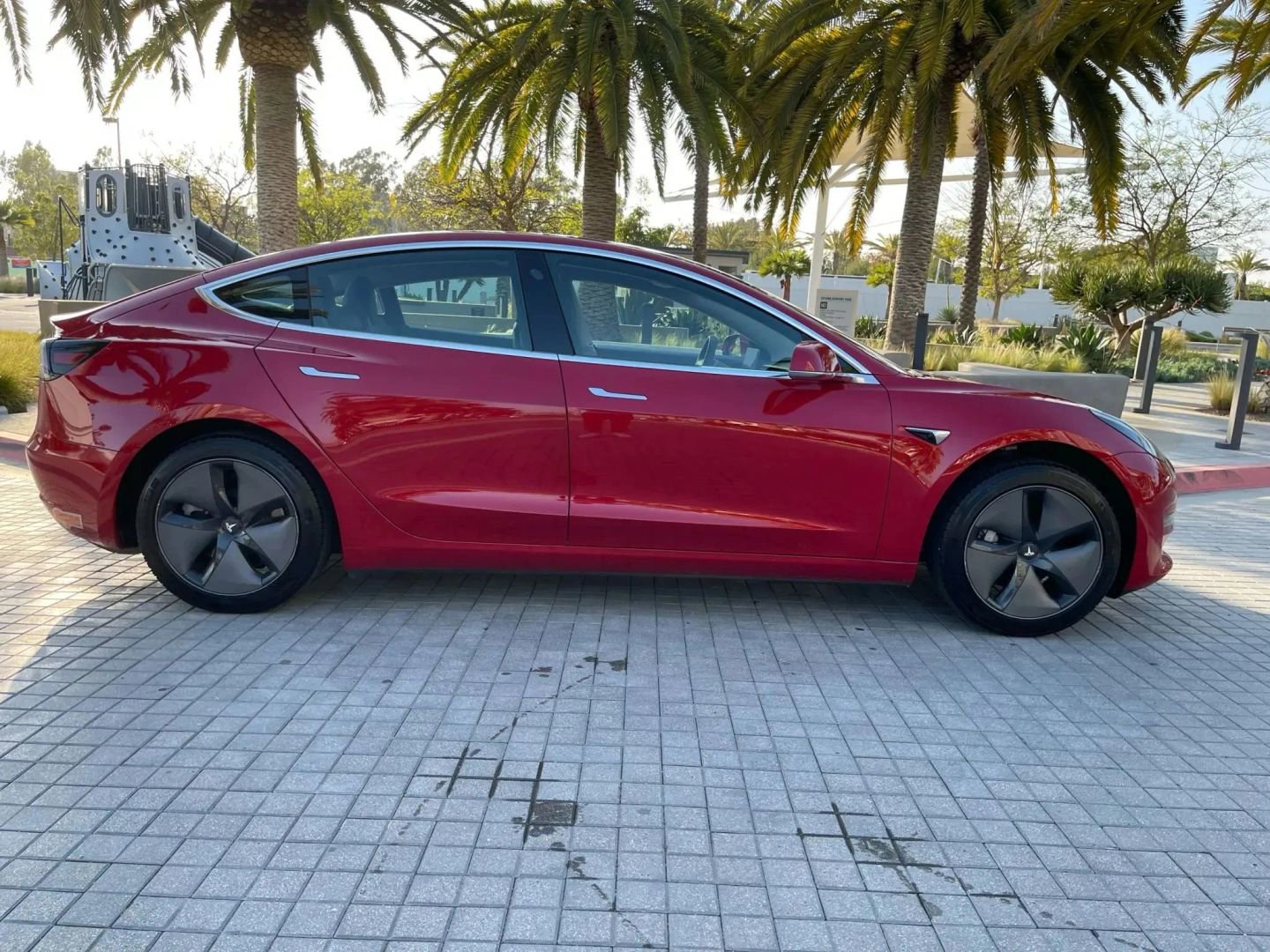 Used 2020 Tesla Model 3 Standard Range Plus RWD image 4