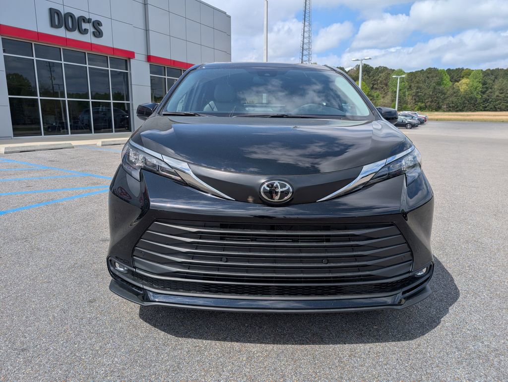 New 2026 Toyota Sienna XLE image 8