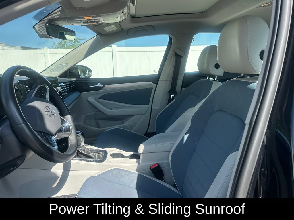 Used 2025 Volkswagen Jetta SE w/ Sunroof Package FWD image 12