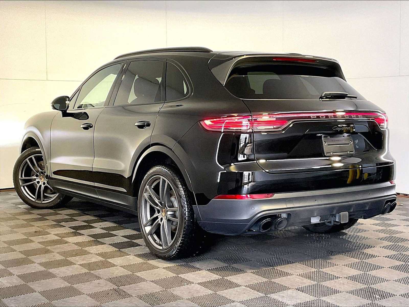 Certified 2023 Porsche Cayenne AWD/4WD image 3