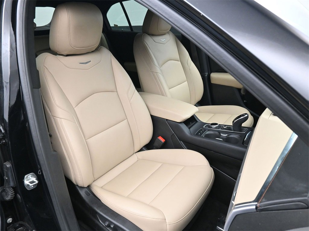 Certified 2024 Cadillac XT4 Luxury image 17